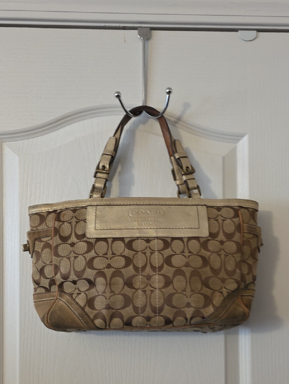 VINTAGE COACH SIGNATURE CANVAS TOTE BAG IN BROWN AND GOLD